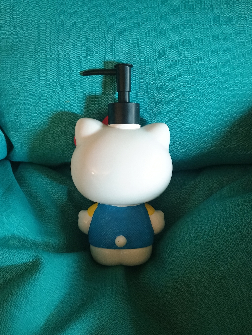 NEW Hello Kitty 2 Piece Bath Set - Picture 4 of 10
